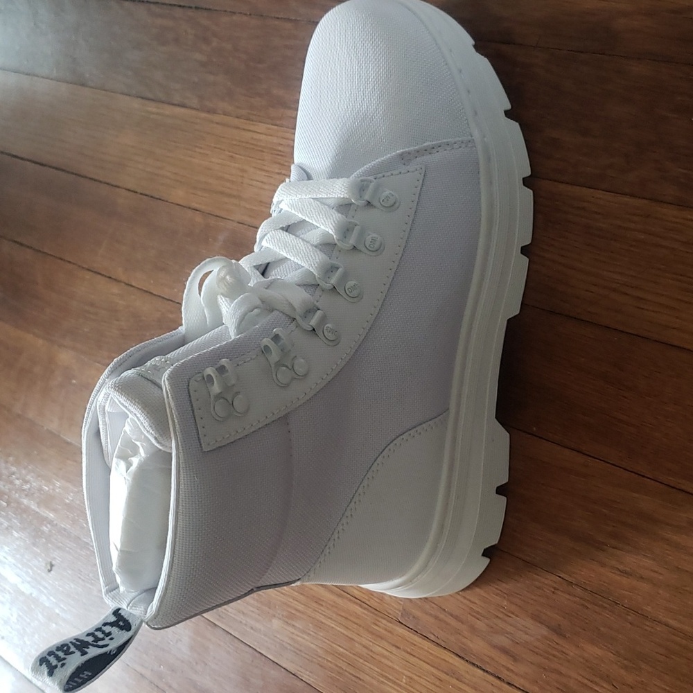 White Doc - Picture 8 of 8